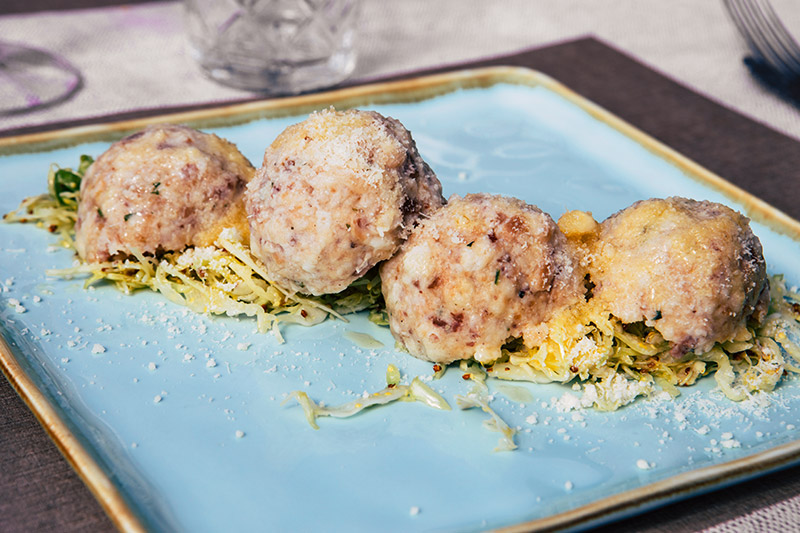 Bild: Tiroler Semmelknödel mit Pfifferlingen - Bild 1